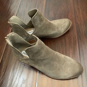 Steve Madden Gray Suede Booties